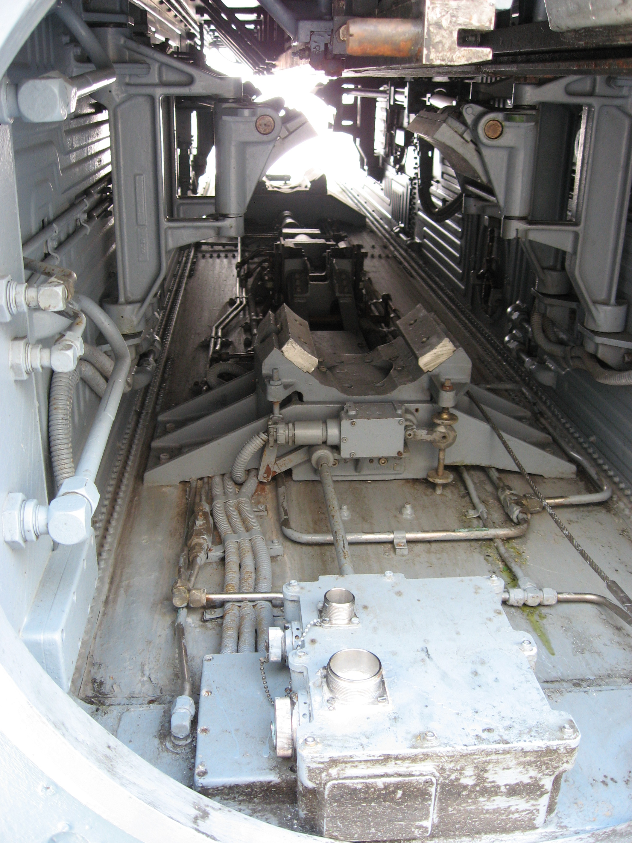 Marinemuseum Wilhelmshaven Juli 08: Innere eines Raketenabschussbehälter